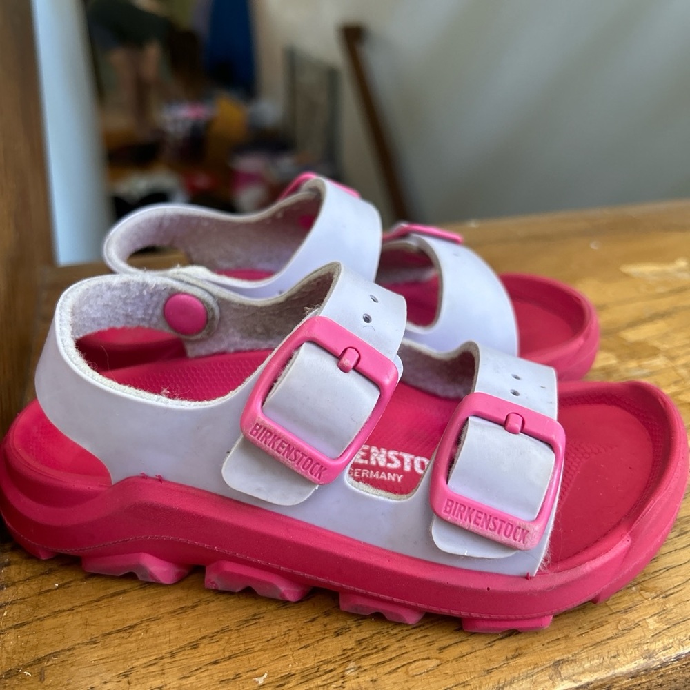 Girls Birkenstock sandals double buckle pink purple #birkenstock #comfort